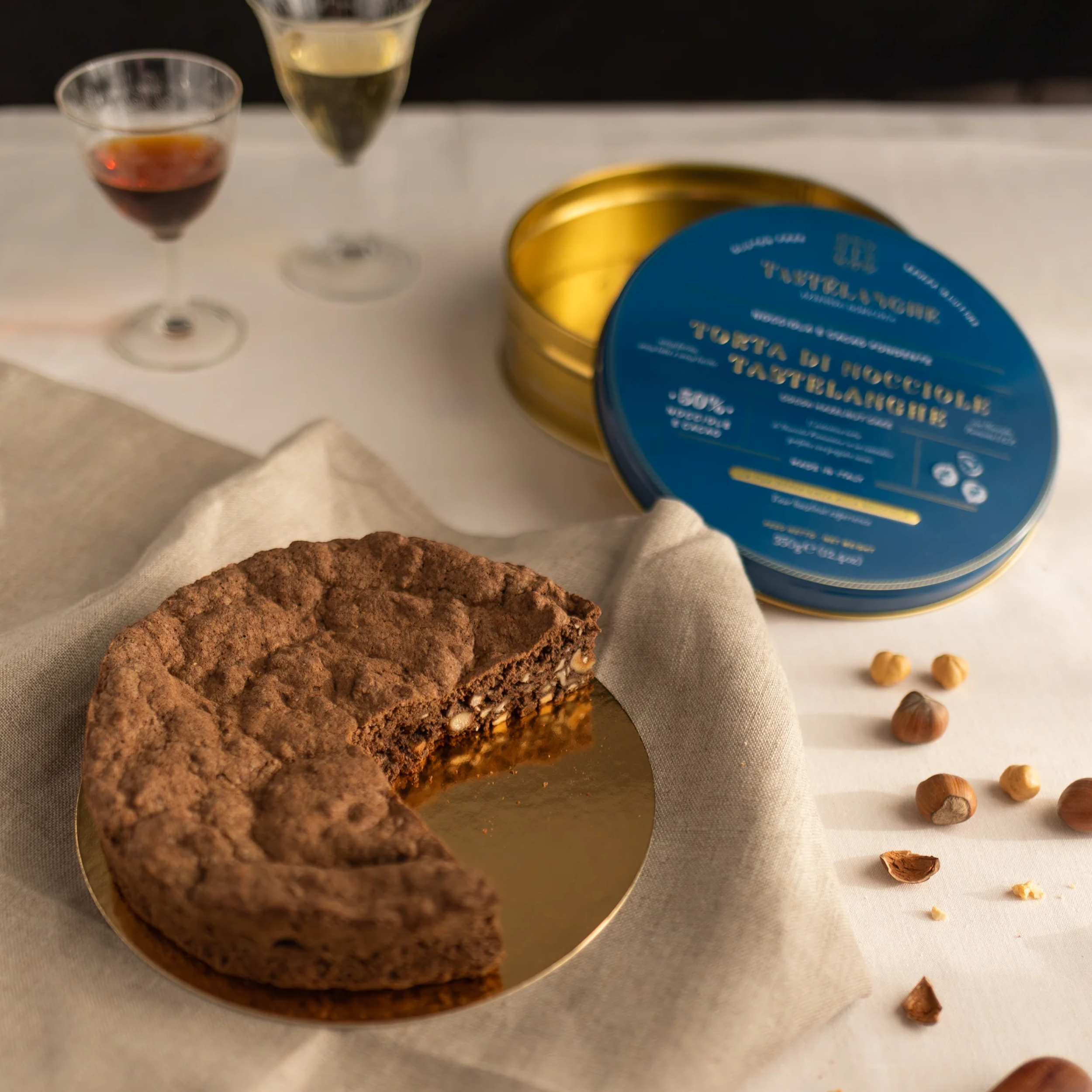 350g Torta di Nocciole fondente I.G.P. Tastelanghe senza farina, senza lievito, senza latte e senza glutine.