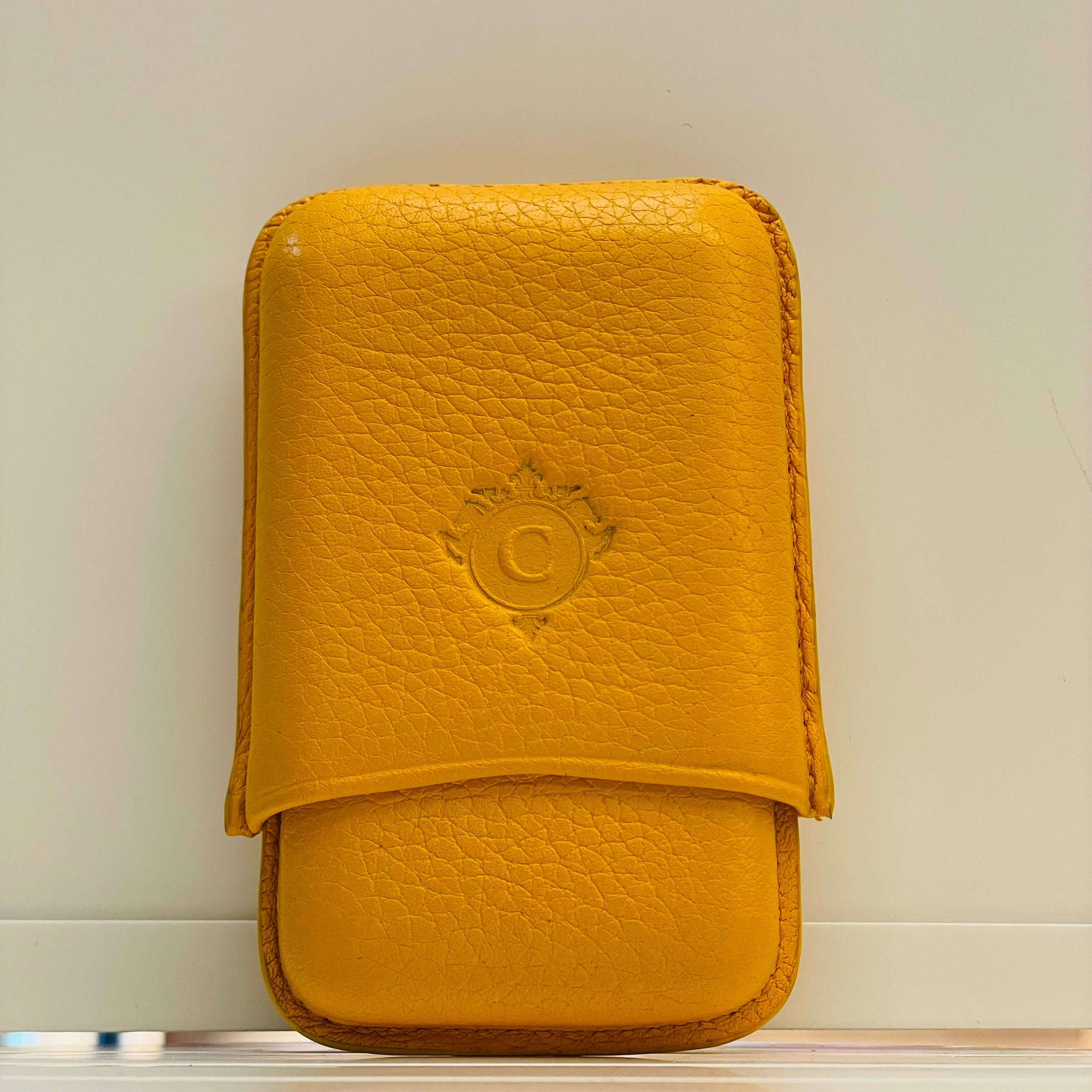 Portasigari in vitello martellato o saffiano Cartujano 3 pz giallo - sigari Toscani ammezzati