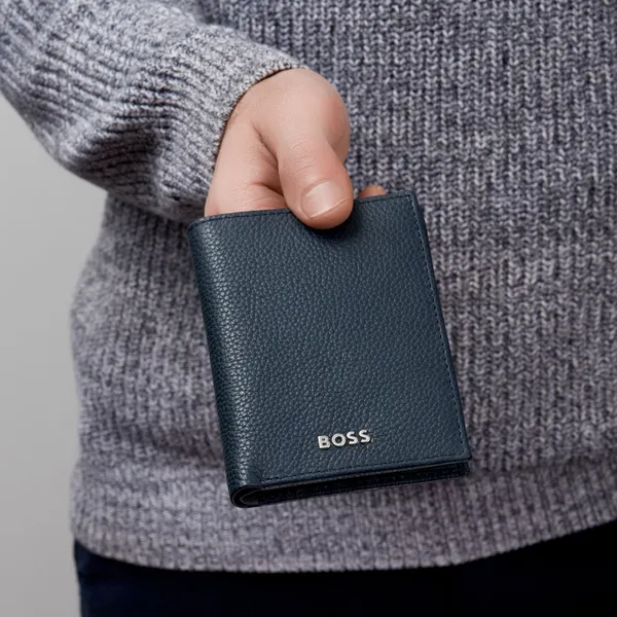 Portafoglio Hugo Boss con patta e tasca porta soldi Classic Grained Navy