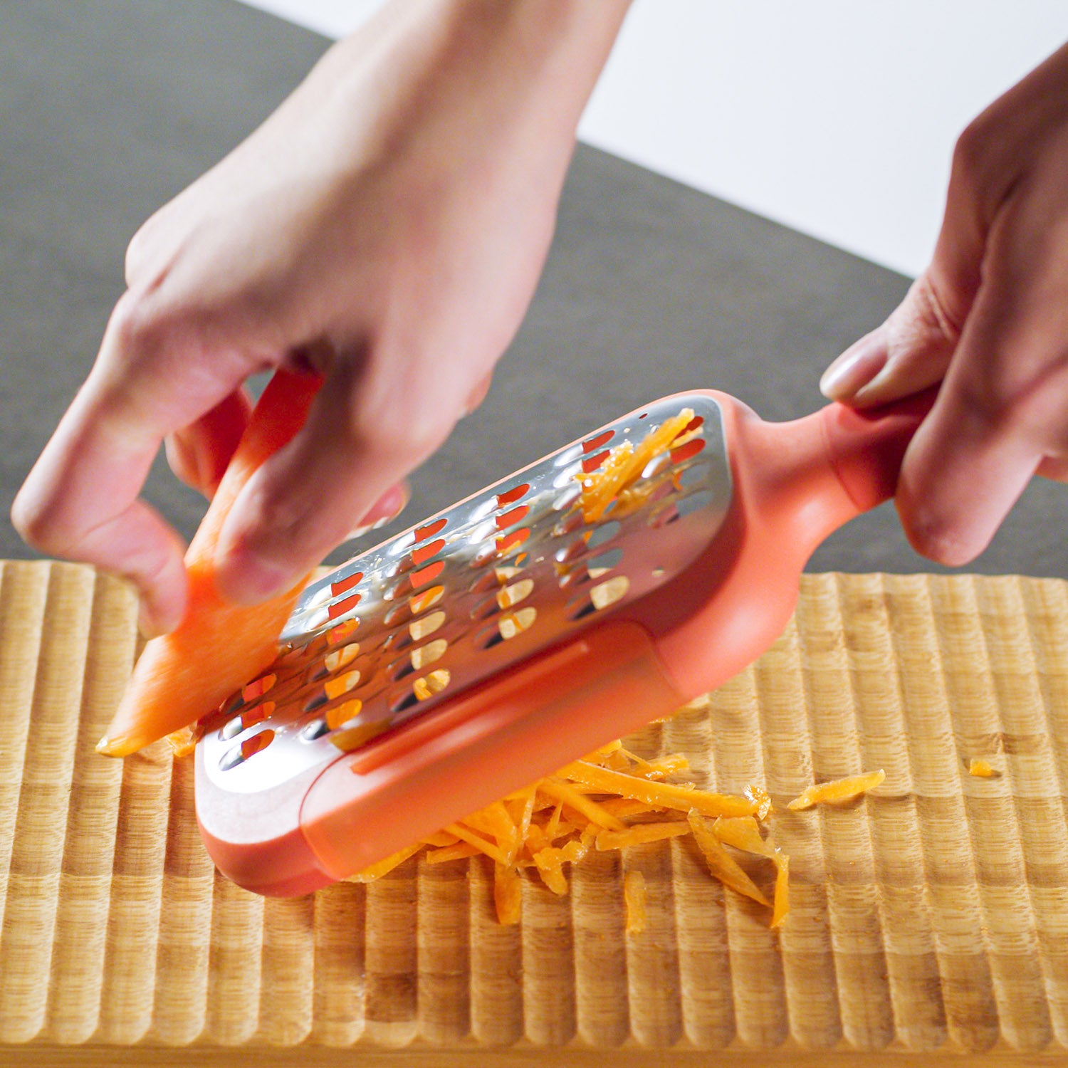 Peel + Grate – Peeler E Grattugia Con Lama In Acciaio Inox