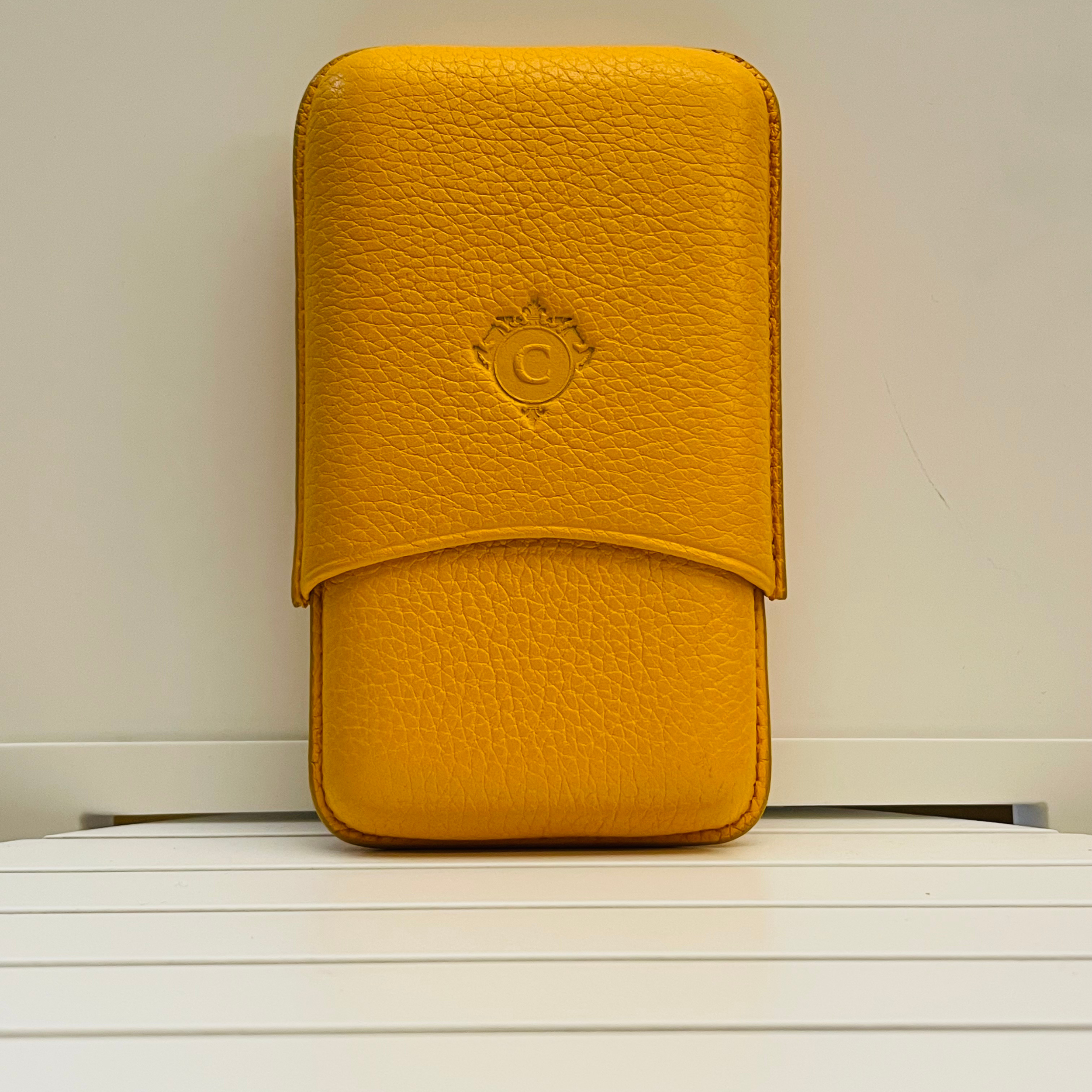 Portasigari umidificato in vitello martellato o saffiano Cartujano 3 pz giallo/verde - sigari toscani ammezzati